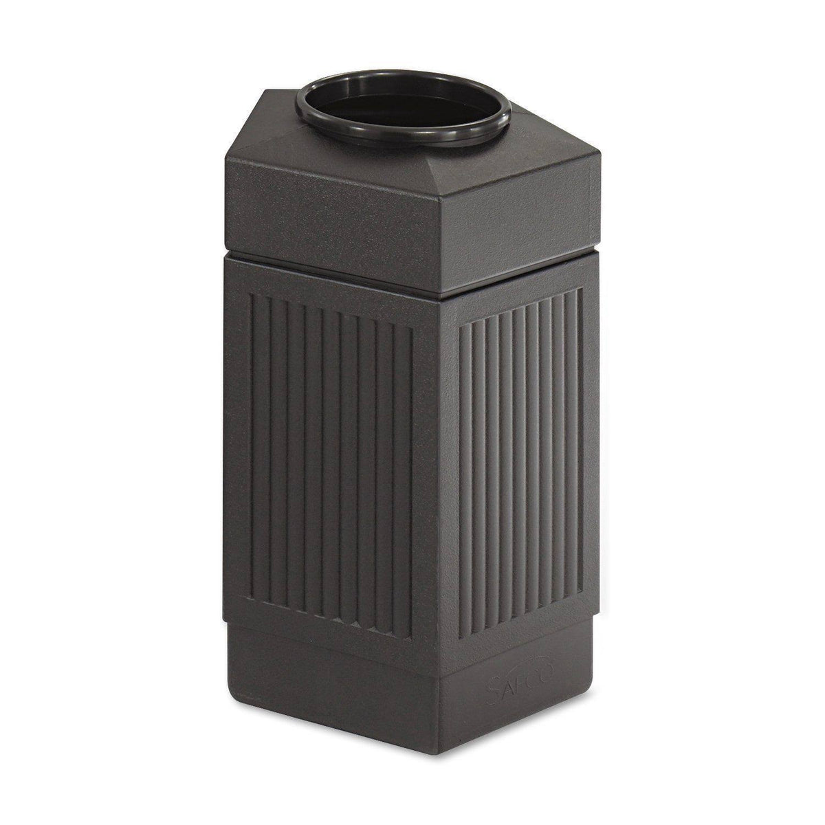 Black 30.1 gal Outdoor Trash Can B680999