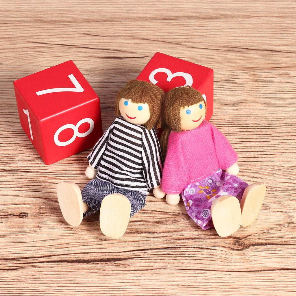 Wooden Dolls Playset Set of 7 People U139
