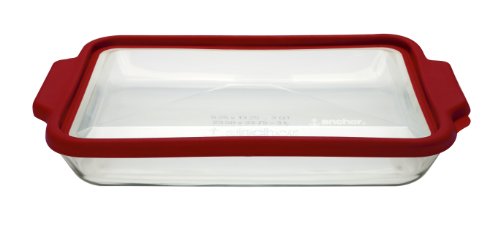 3-quart Glass Baking Dish with Airtight Lid, Cherry Red C49483