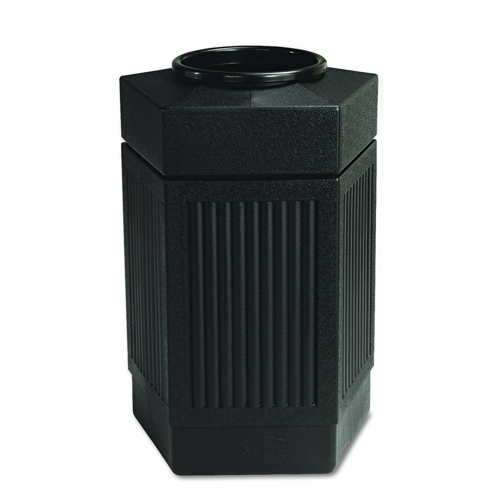 Black 30.1 gal Outdoor Trash Can B680999
