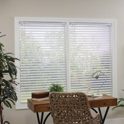 White Horizontal/Venetian Blind N58397