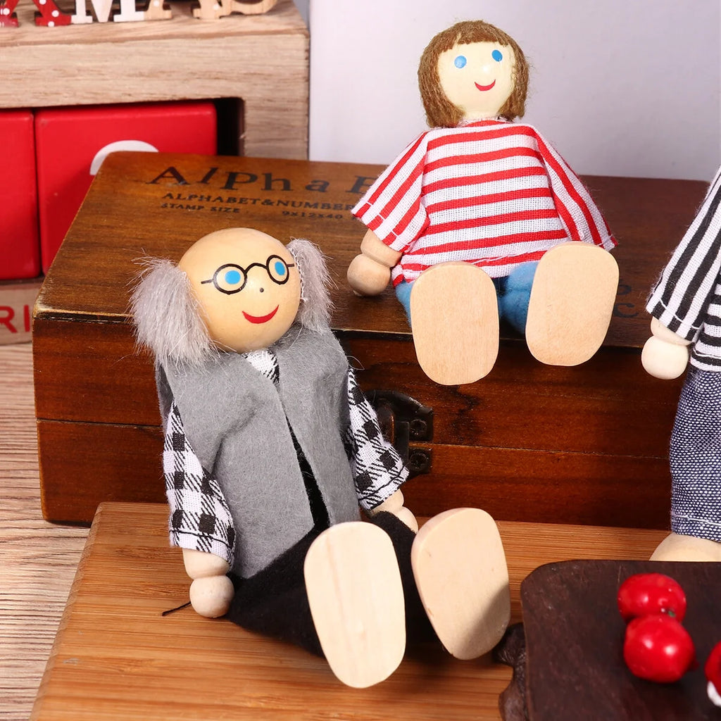 Wooden Dolls Playset Set of 7 People U139