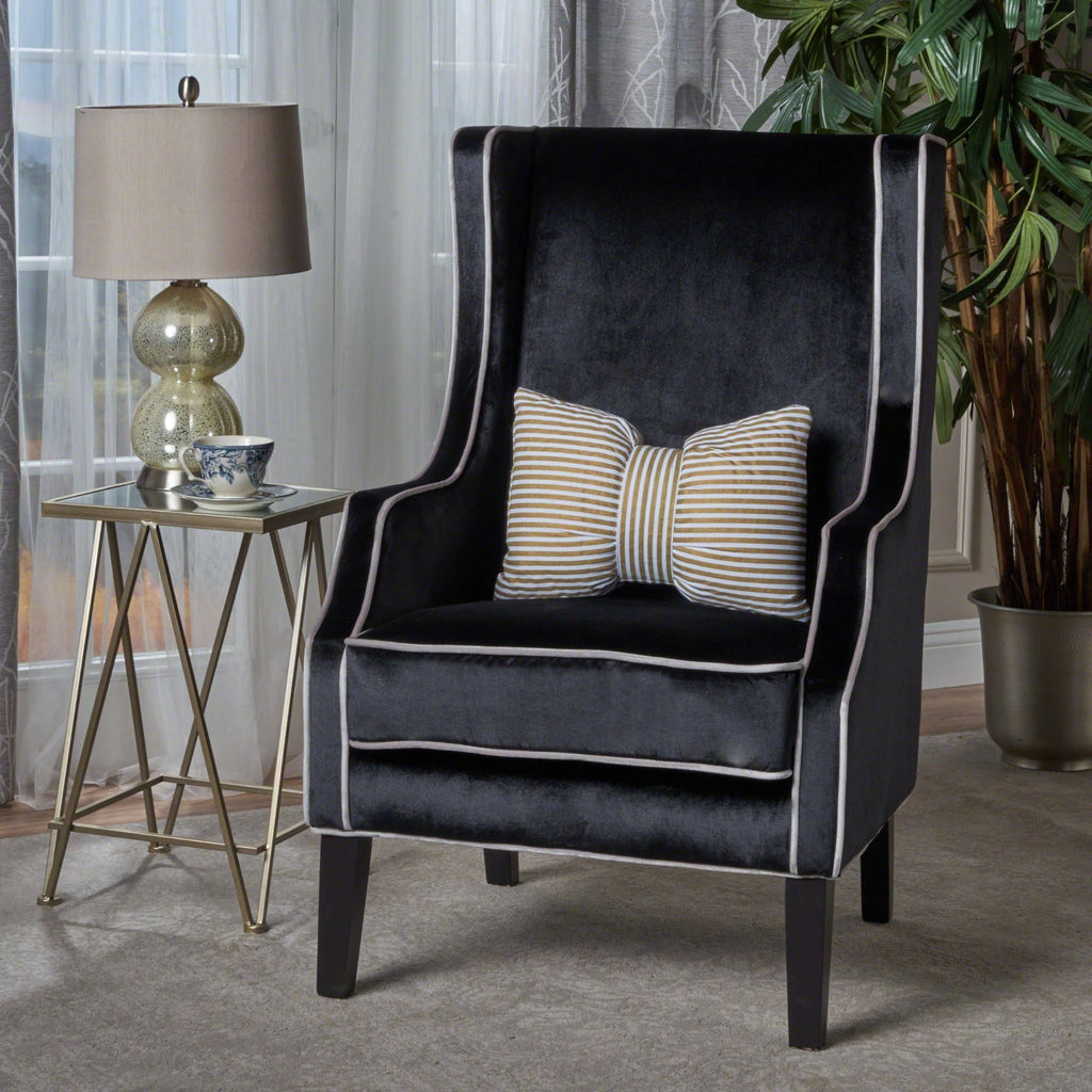 Black Traditional High Winged Back Club Chair W16574
