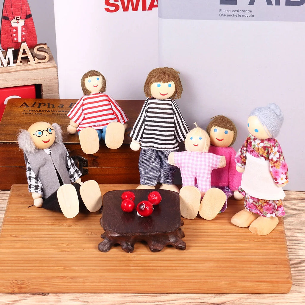 Wooden Dolls Playset Set of 7 People U139
