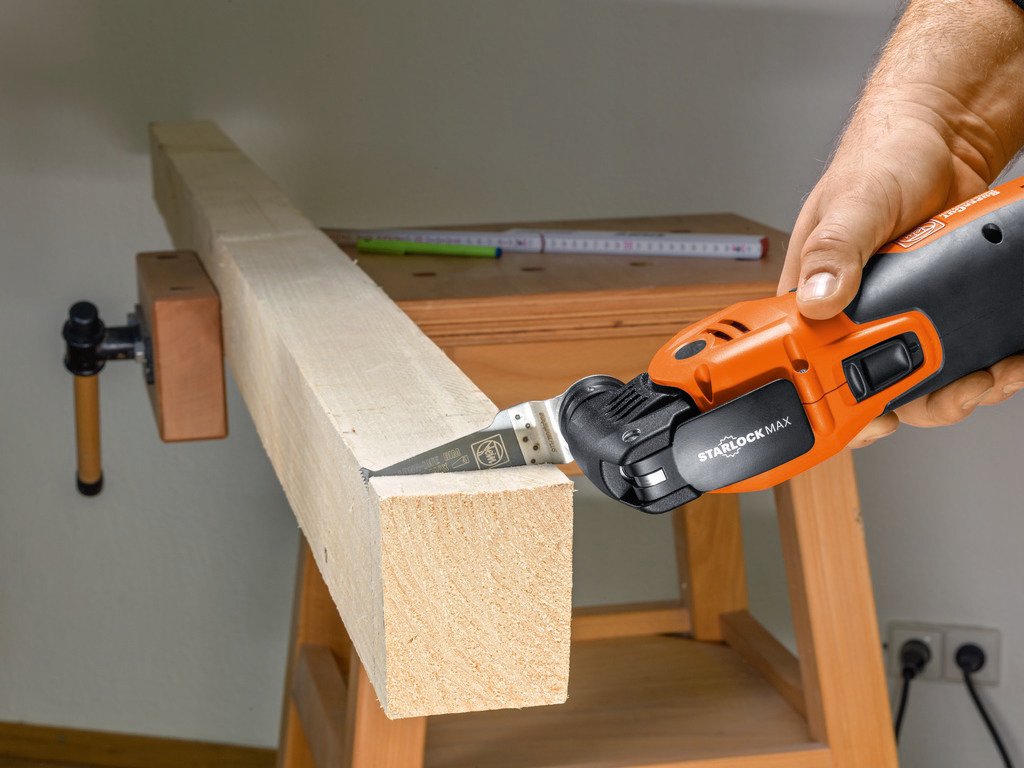 Oscillating Multi-Tool with Carrying Case, 450 Watts M750